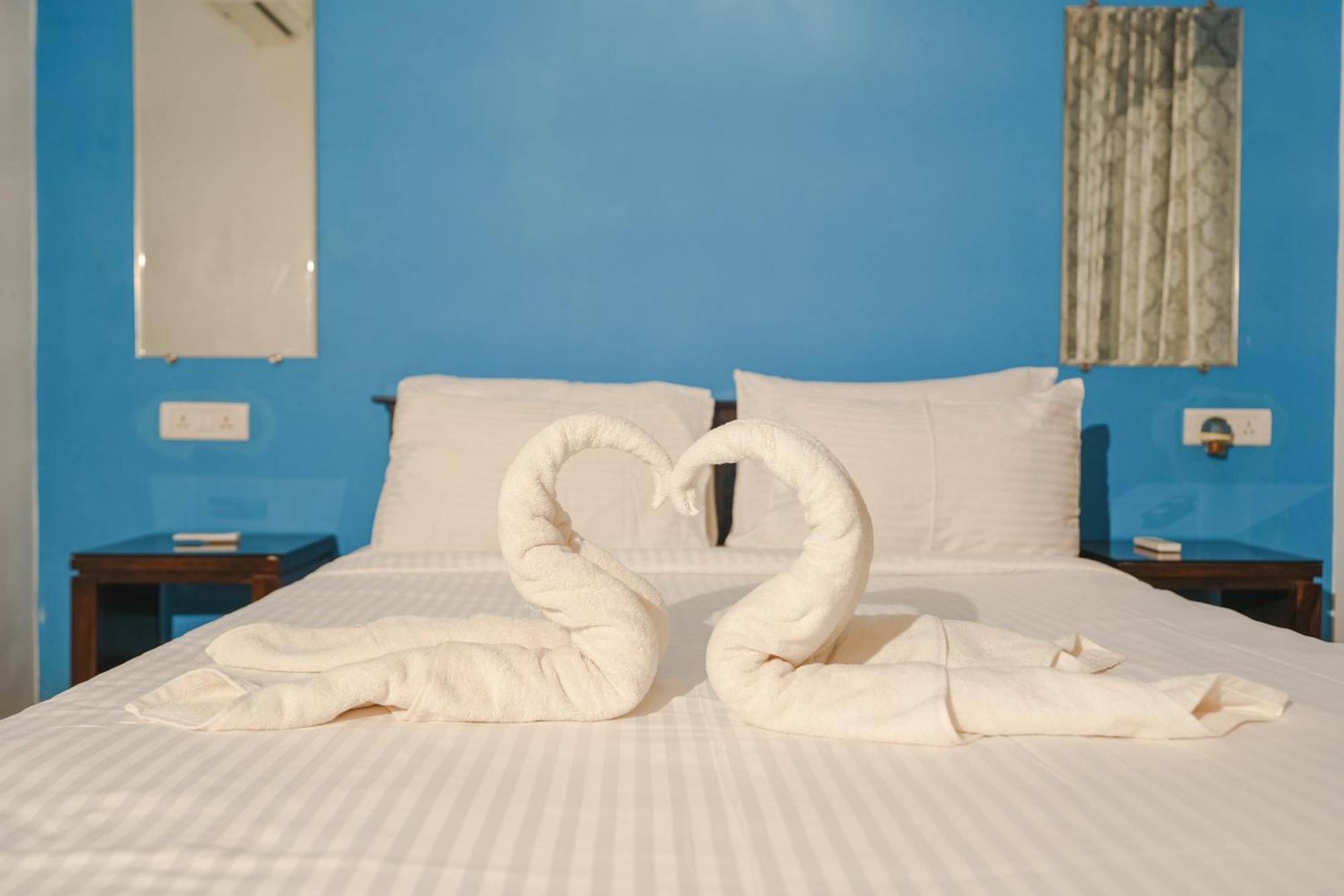 Villa M - Jia 3- 3Bhk In Candolim, Pool Facing, Near Beach, Breakfast Included Eksteriør billede